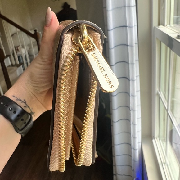 Michael Kors Wallet/Wristlet - Picture 6 of 7